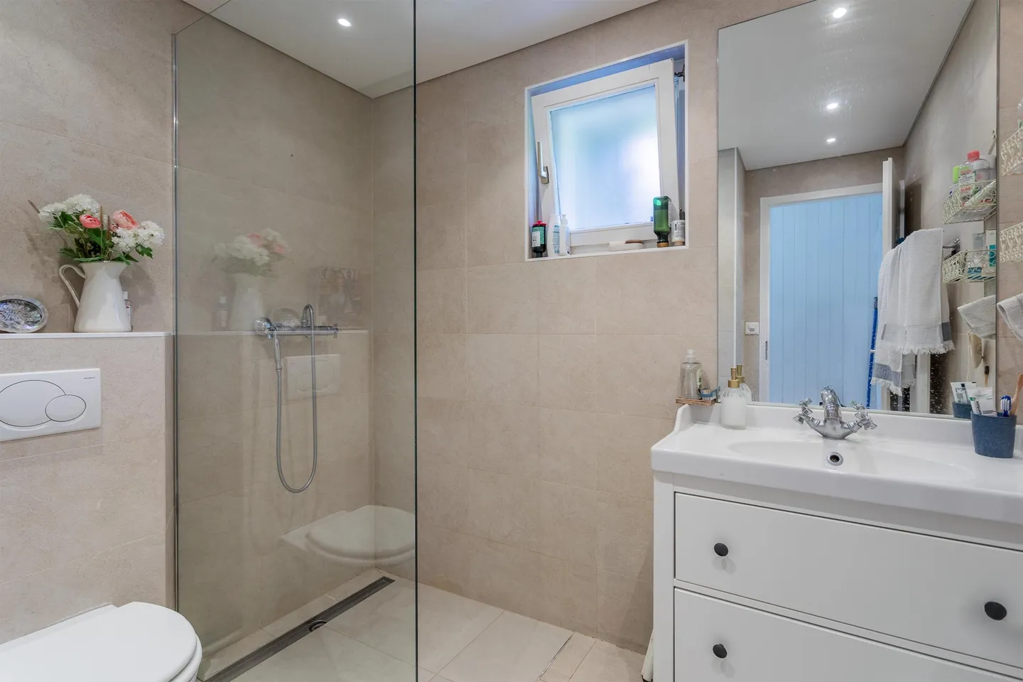 In esclusiva - Incantevole proprietà familiare con annesso, in un contesto verde - Foto 9 di 12