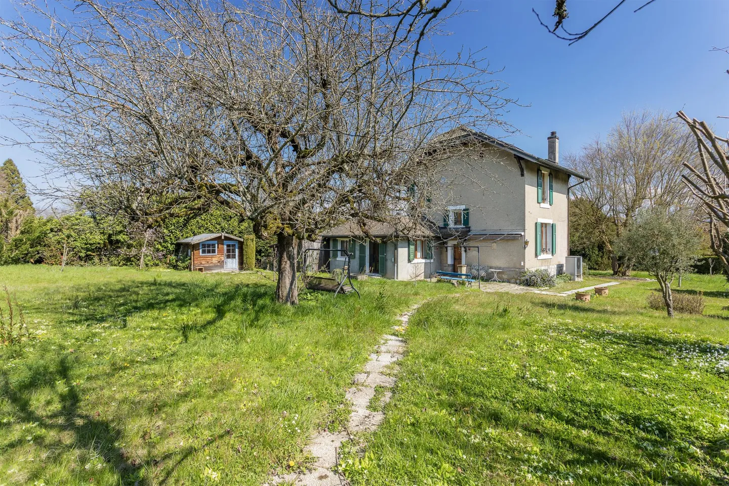 In esclusiva - Incantevole proprietà familiare con annesso, in un contesto verde - Foto 11 di 12