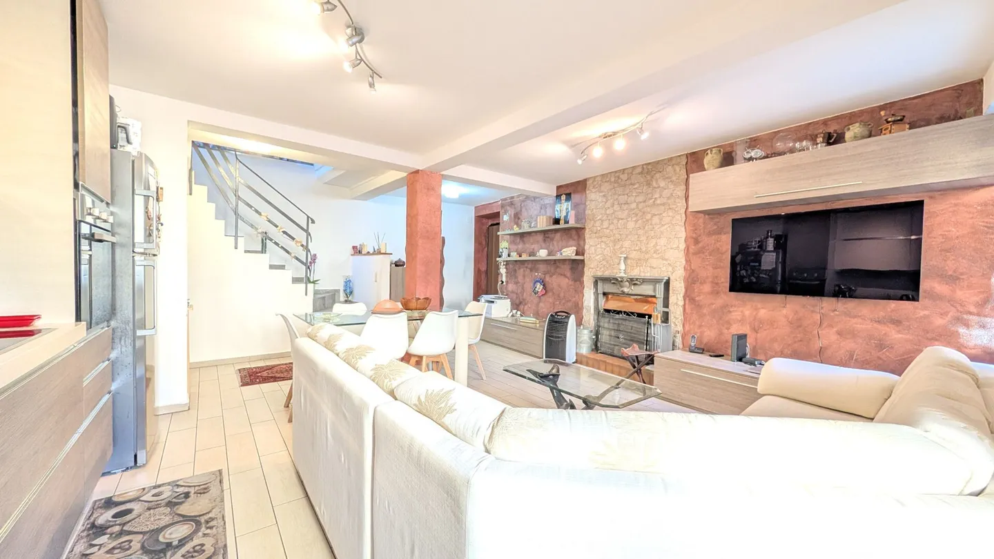 Cozy three-level property in the heart of Malcantone - Photo 3 of 13