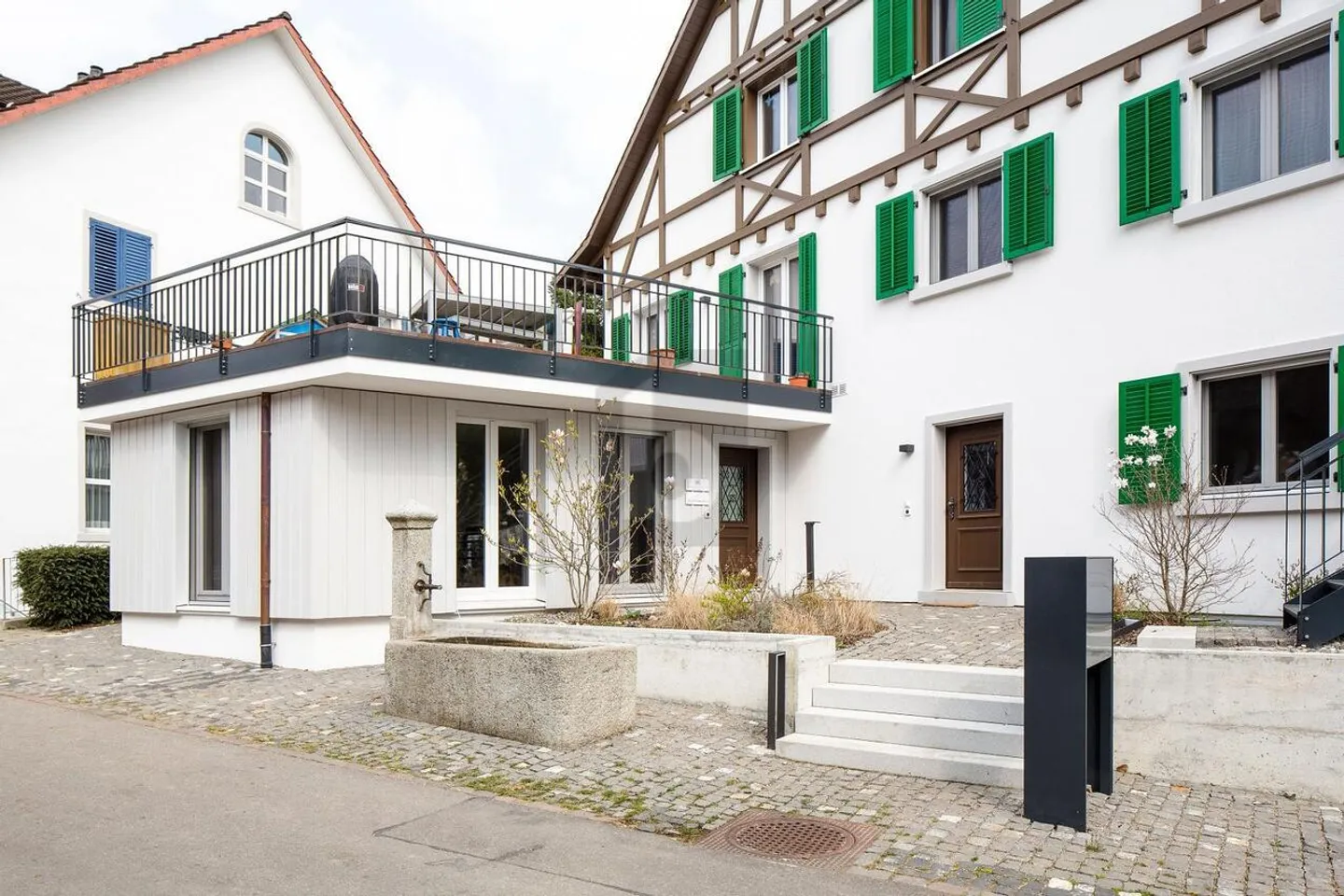 IDEALE PER COSMETICI, PARUCCHIERE ECC. INCL. PARCHEGGIO - Foto 1 di 6