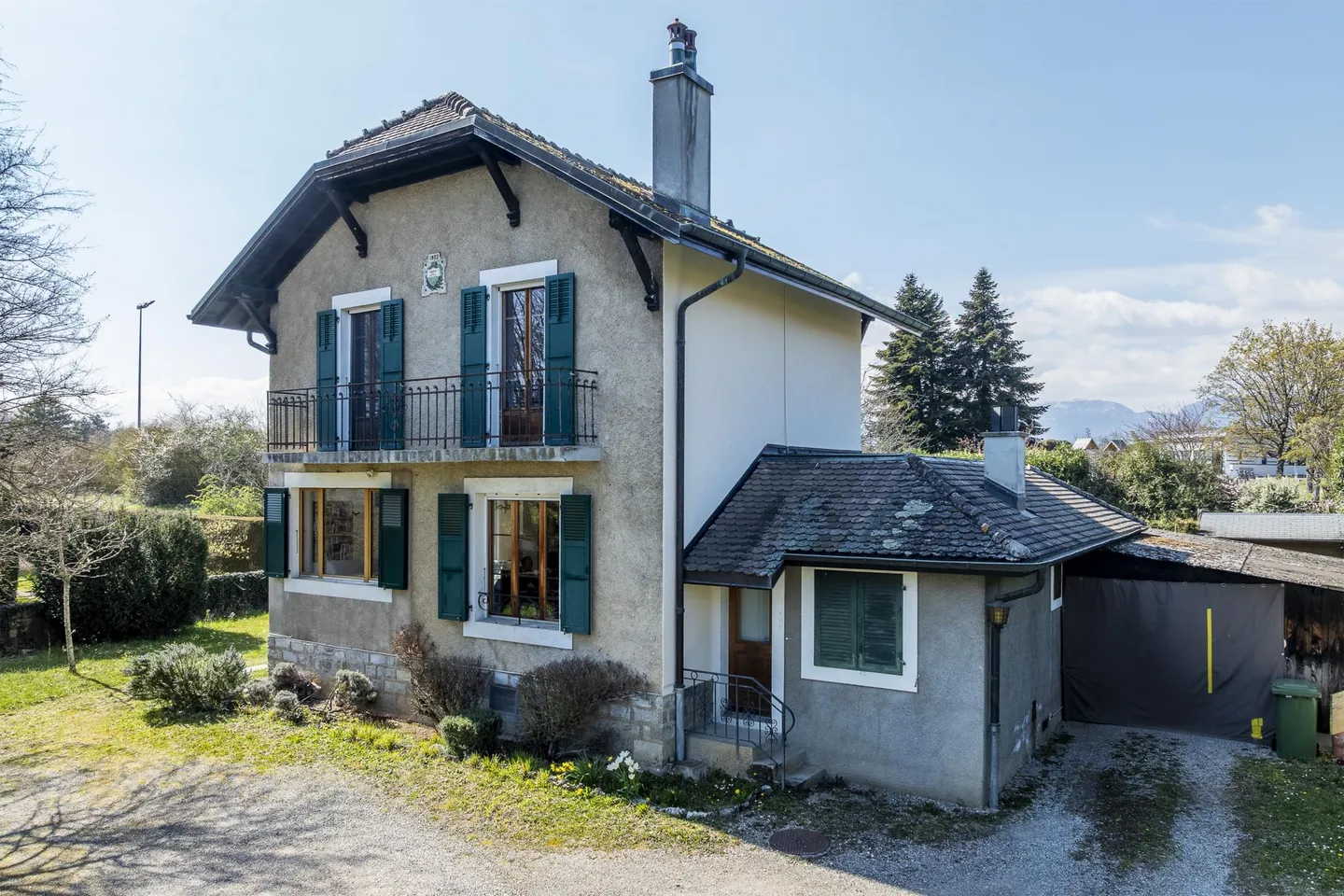 In esclusiva - Incantevole proprietà familiare con annesso, in un contesto verde - Foto 2 di 12