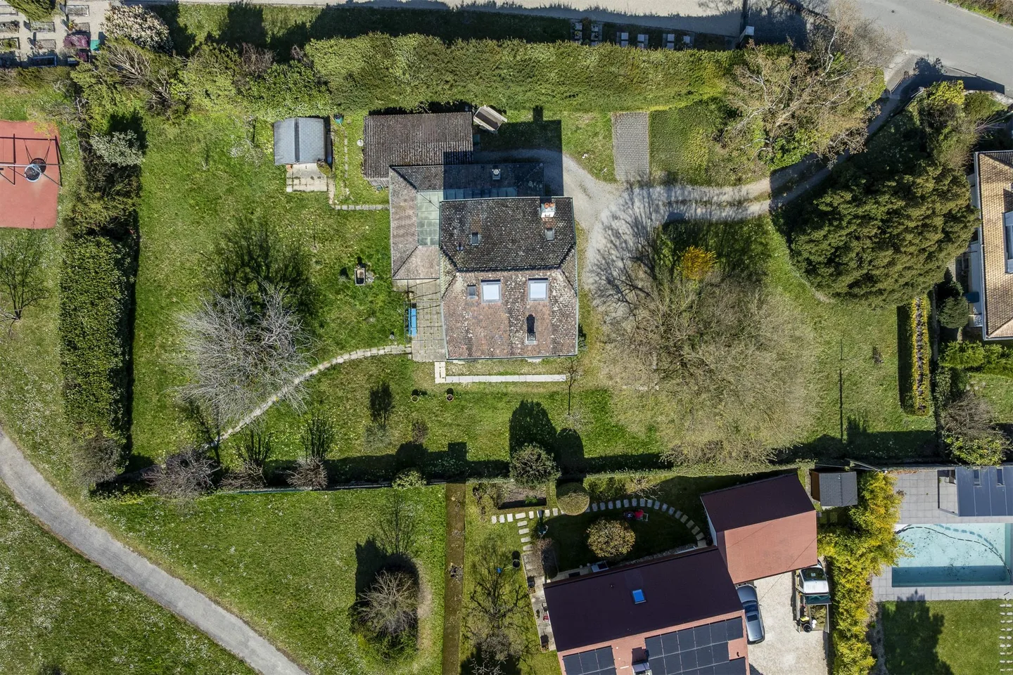 In esclusiva - Incantevole proprietà familiare con annesso, in un contesto verde - Foto 3 di 12