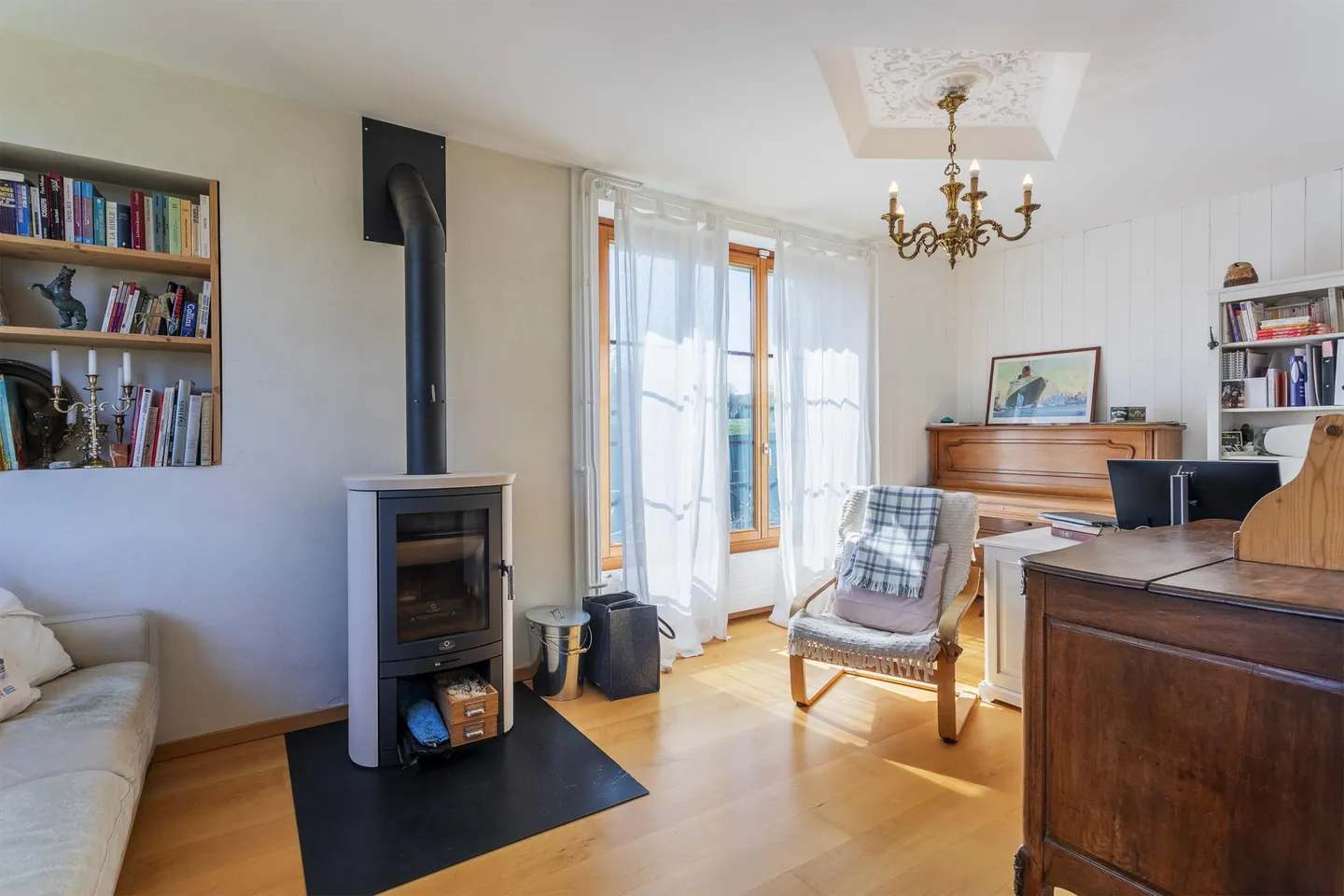 In esclusiva - Incantevole proprietà familiare con annesso, in un contesto verde - Foto 5 di 12