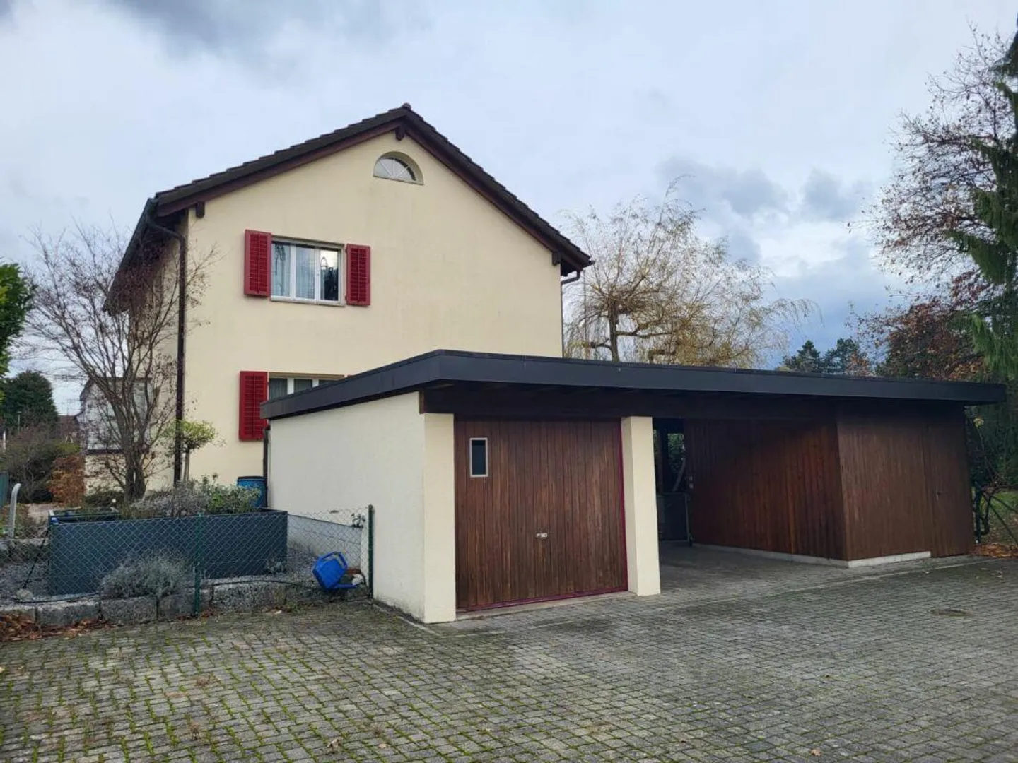 Casa unifamiliare di 6,5 stanze con giardino generoso - Foto 10 di 12