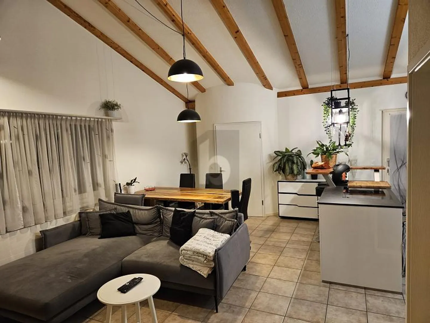 Casa familiare moderna con ufficio - Foto 3 di 6