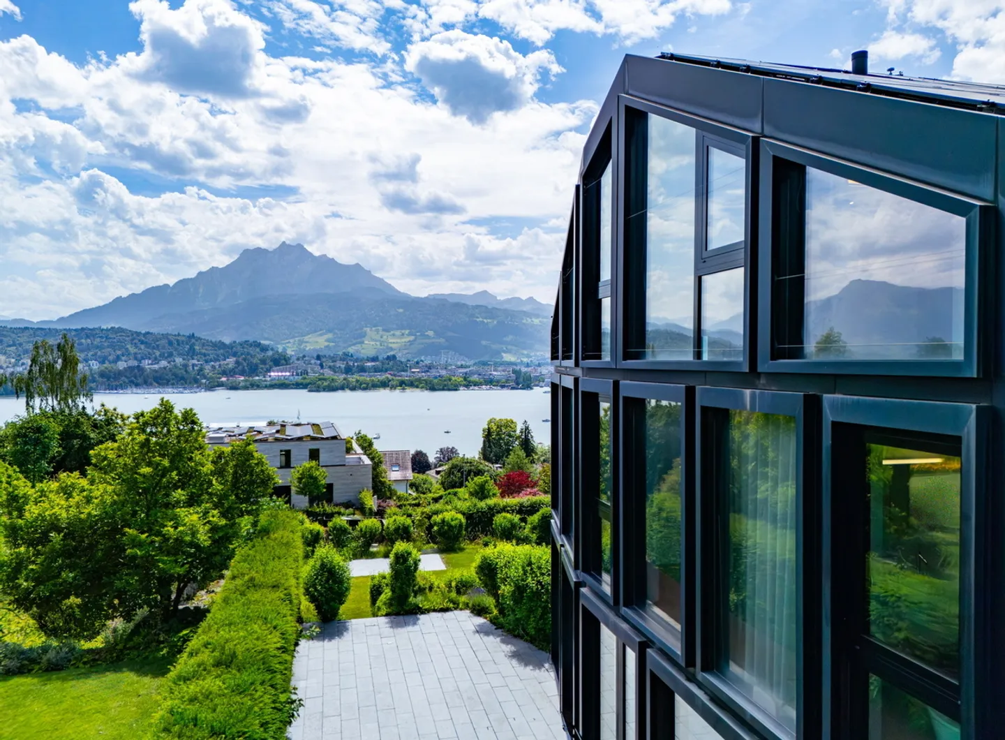 Einmaliges Townhouse mit Weitblick über Luzern - Photo 1 sur 4