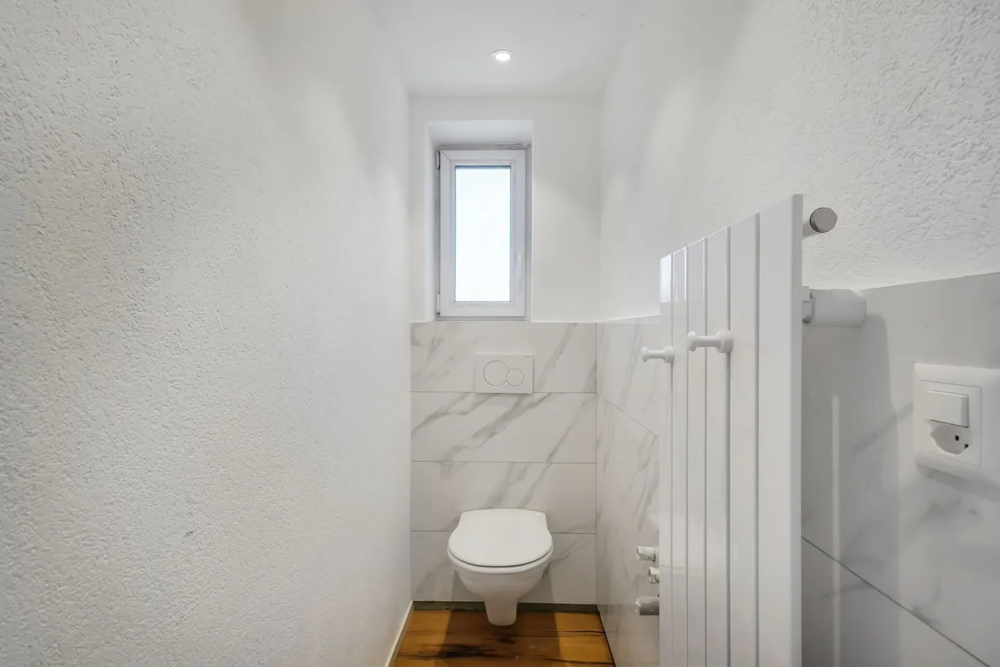 Casa unifamiliare ristrutturata di 6,5 stanze con cucina gratuita - Foto 3 di 13
