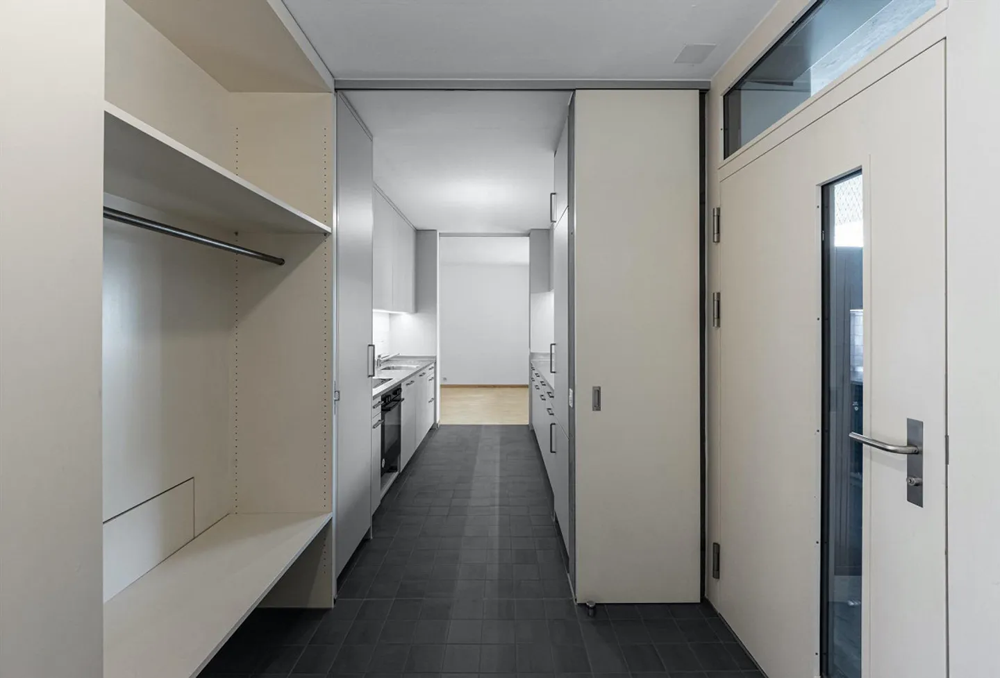 Belle et spacieuse appartement de 7,5 pièces dans un environnement familial - Photo 3 sur 11