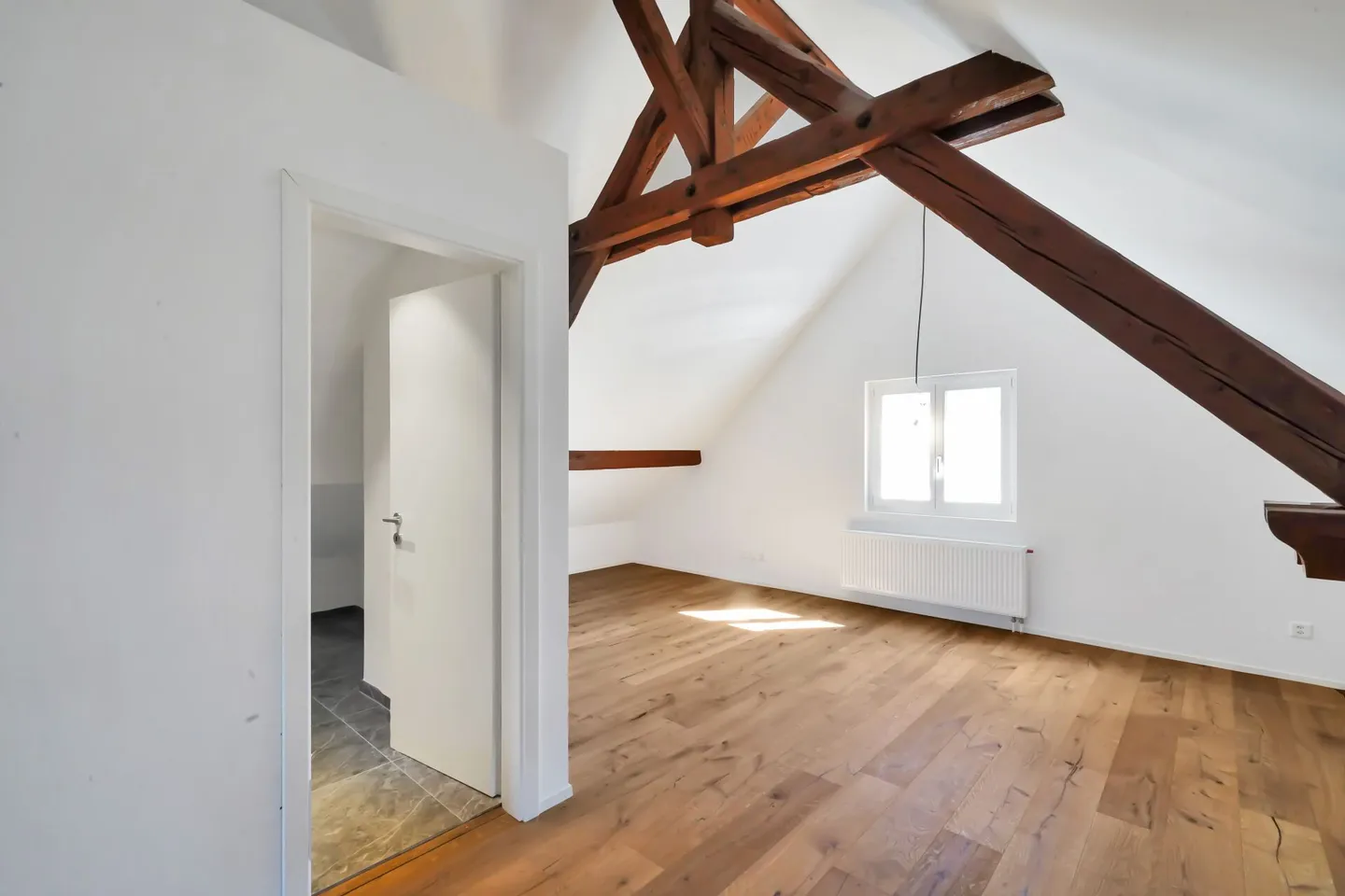 Casa unifamiliare ristrutturata di 6,5 stanze con cucina gratuita - Foto 1 di 13