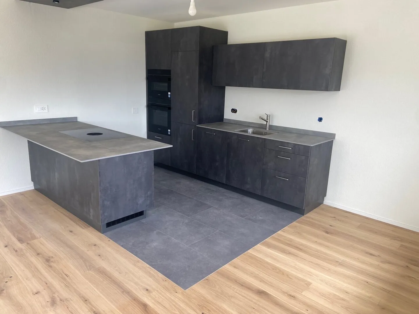 Appartamento con 3,5 stanze completamente ristrutturato - Foto 6 di 8