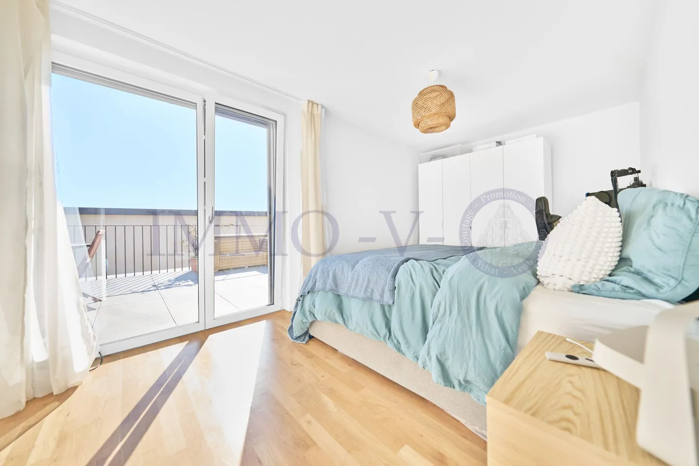 CONTEMPORARY HIGH-END APARTMENT WITH LARGE TERRACE - Photo 6 of 9