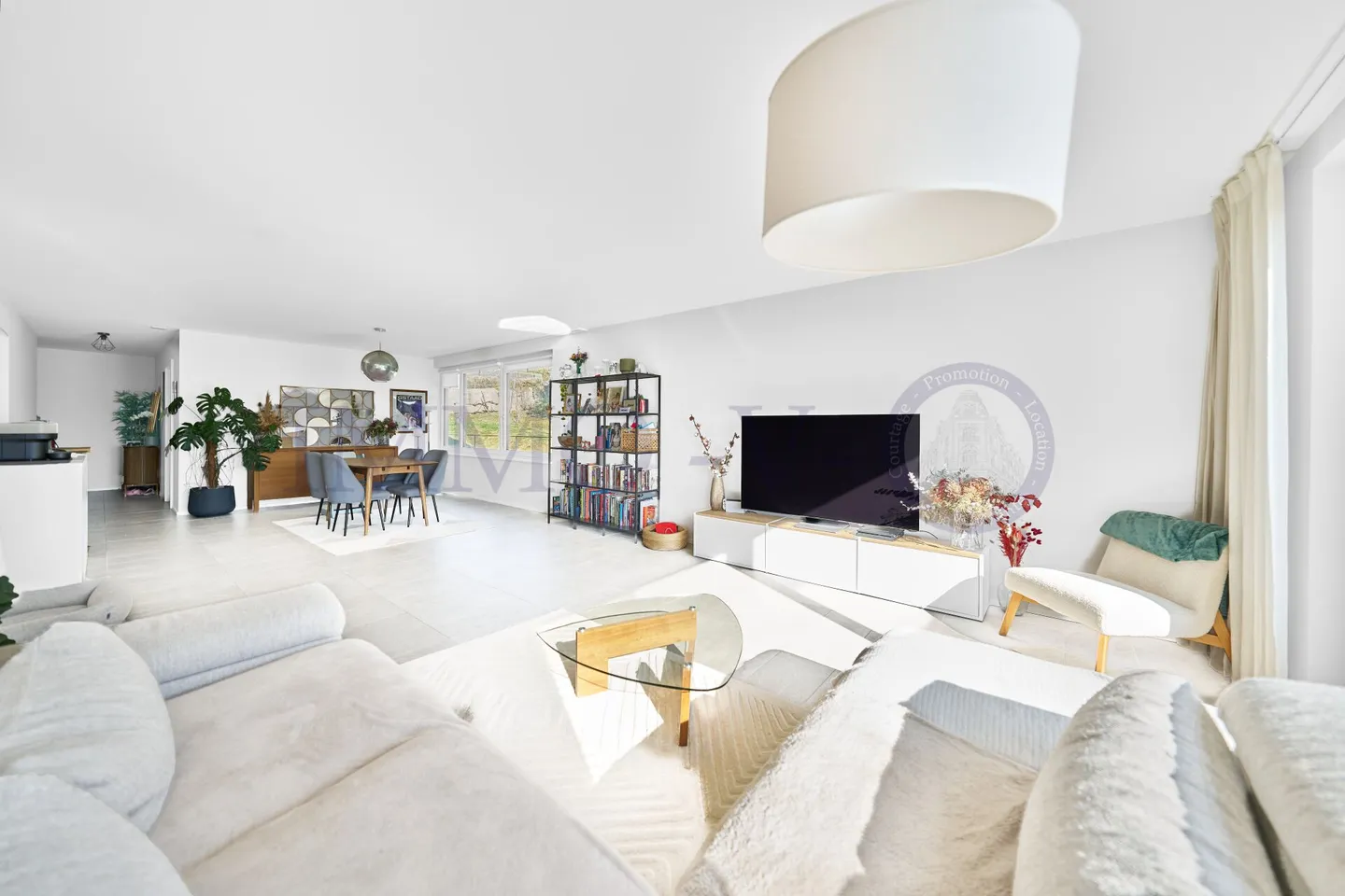 CONTEMPORARY HIGH-END APARTMENT WITH LARGE TERRACE - Photo 3 of 9