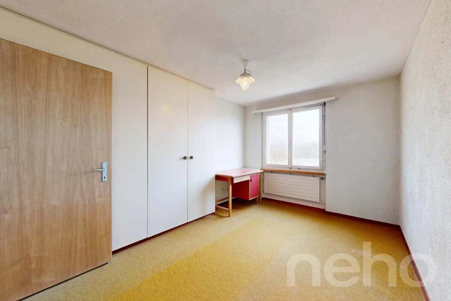 Detached single-family house with unobstructed lake view - Photo 7 of 12