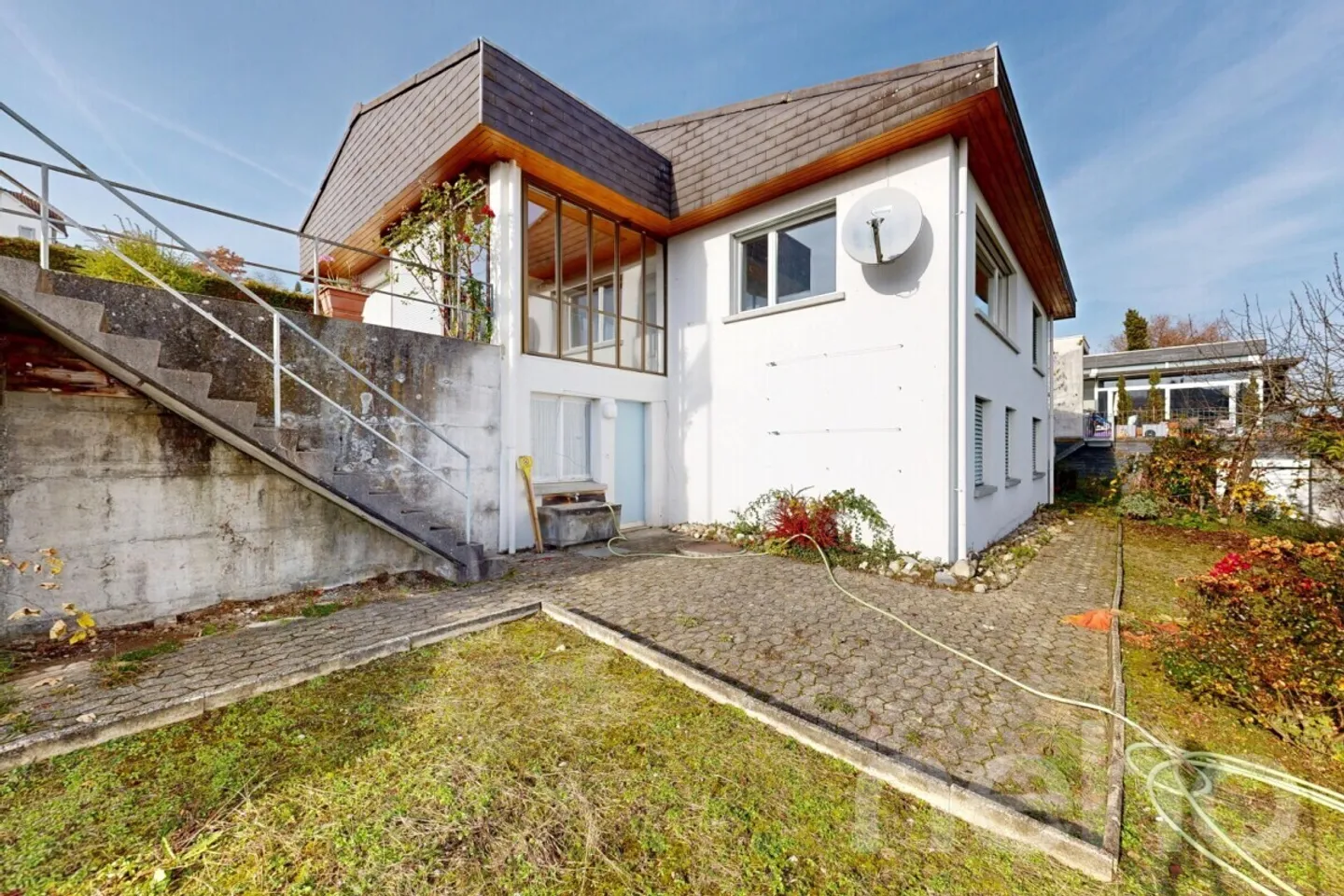 Detached single-family house with unobstructed lake view - Photo 12 of 12