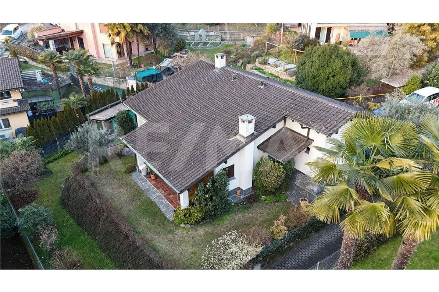 Eleganz und Privatsphäre in Muzzano - Villa mit großem Privatgarten - Foto 2 von 13