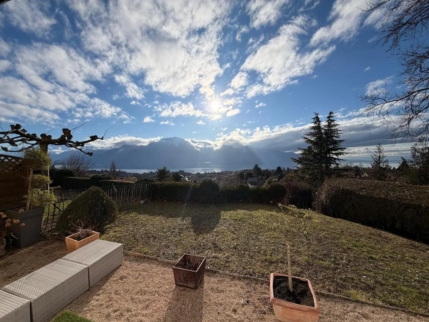 Villa spacieuse avec vue lac - Photo 1 sur 12