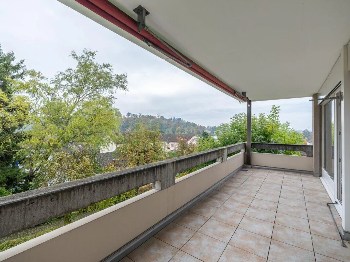 4.5 - 5.5 Room Apartment in Charming Multi-Family House - Photo 3 of 14