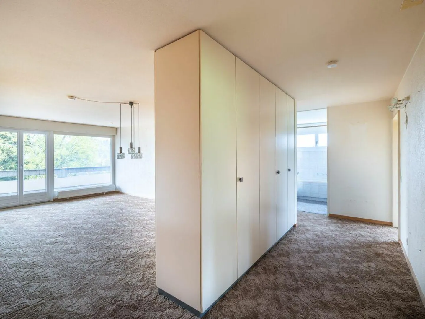 4.5 - 5.5 Room Apartment in Charming Multi-Family House - Photo 5 of 14