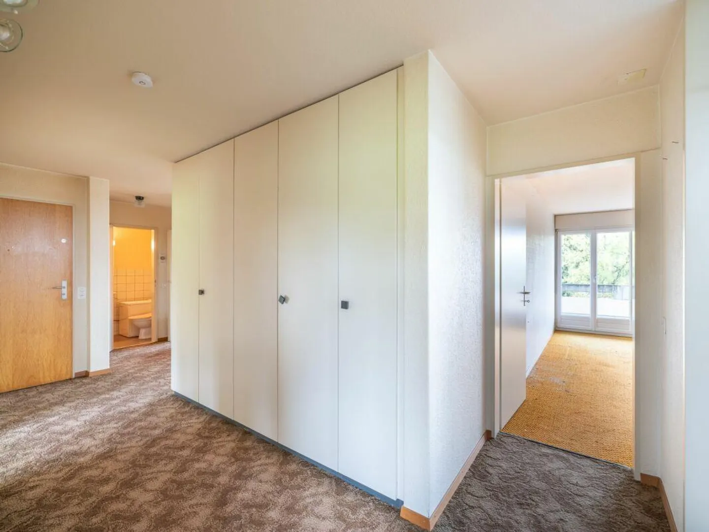 4.5 - 5.5 Room Apartment in Charming Multi-Family House - Photo 6 of 14