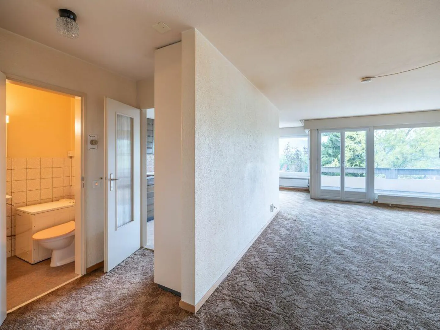 4.5 - 5.5 Room Apartment in Charming Multi-Family House - Photo 7 of 14