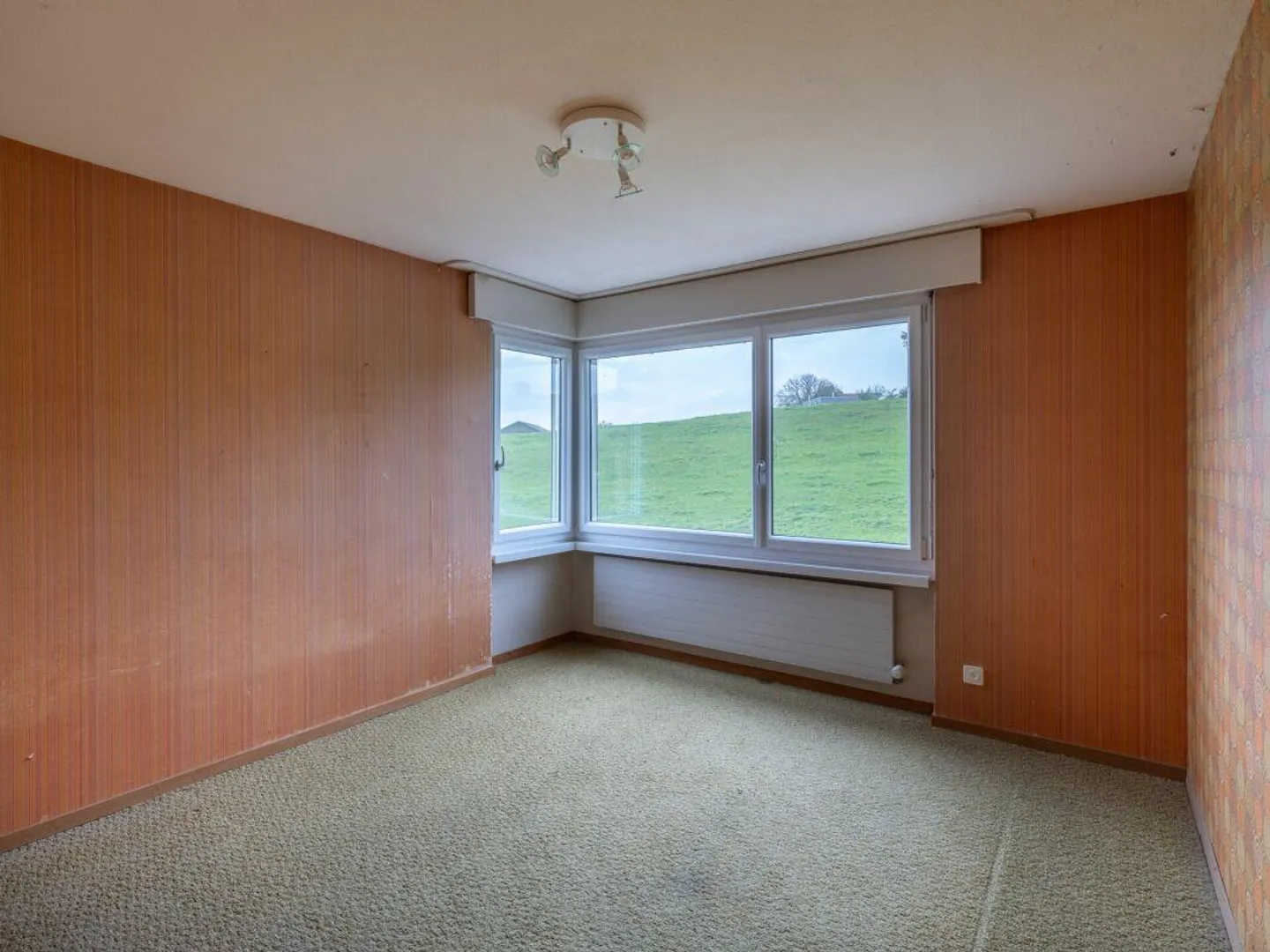 4.5 - 5.5 Room Apartment in Charming Multi-Family House - Photo 10 of 14