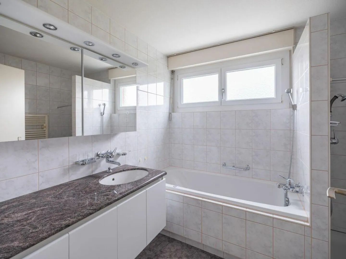 4.5 - 5.5 Room Apartment in Charming Multi-Family House - Photo 13 of 14