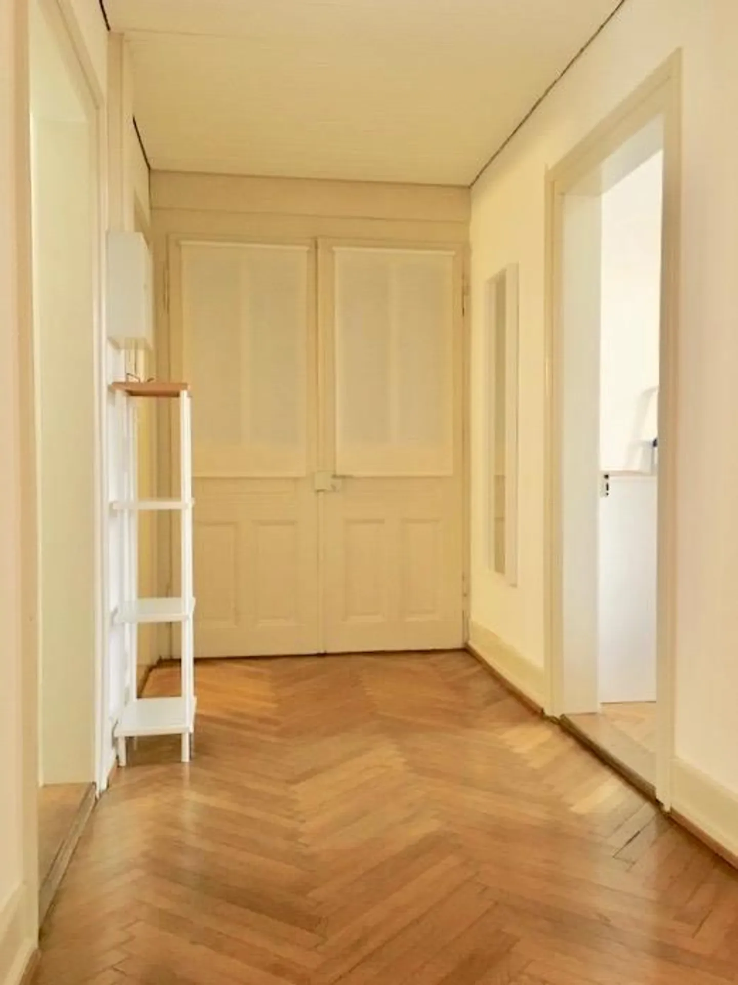 Furnished room in modernised apartment in a top location - Photo 6 of 8