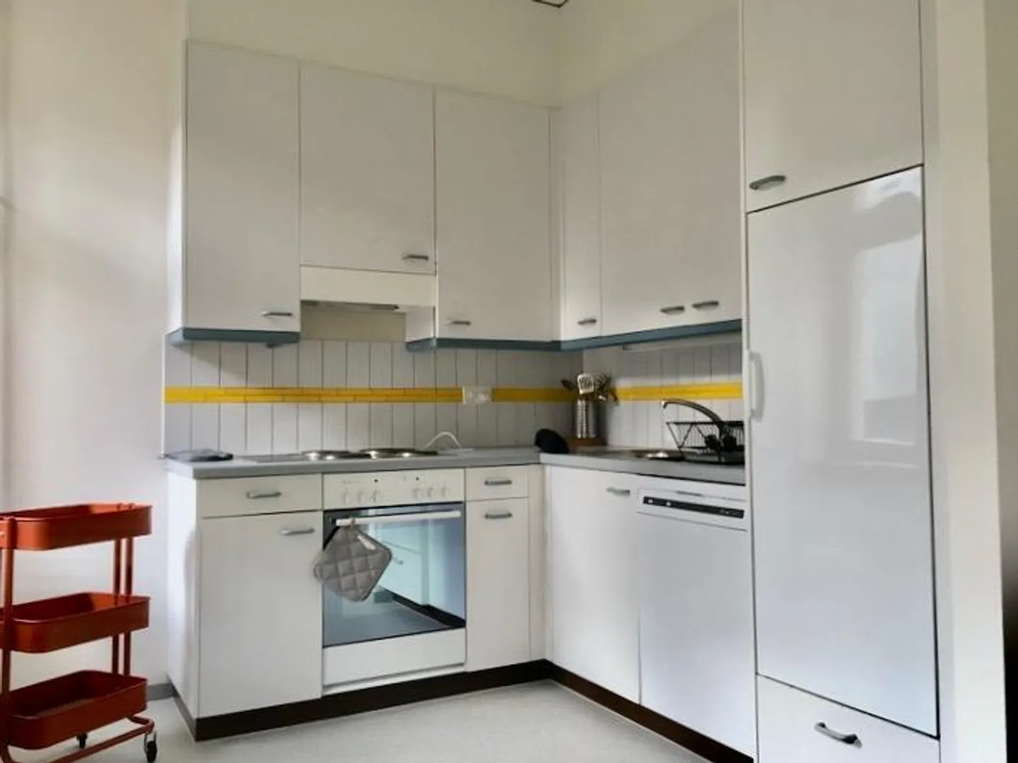 Furnished room in modernised apartment in a top location - Photo 7 of 8