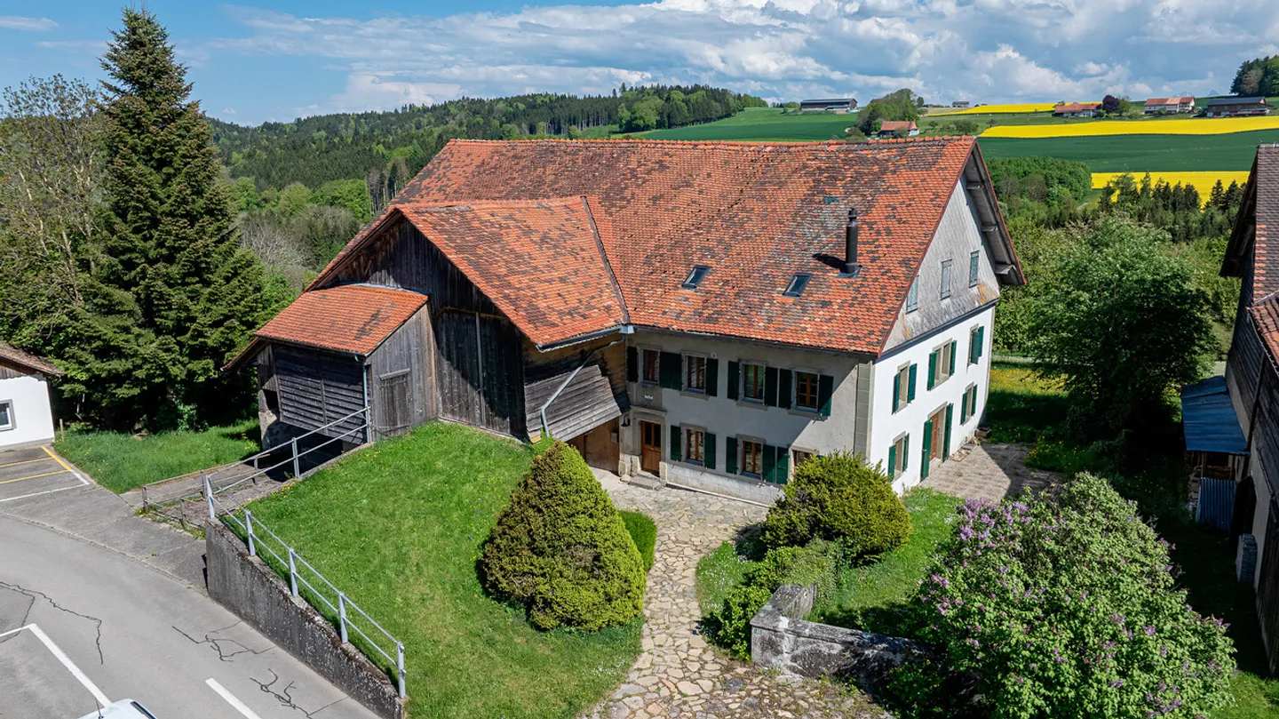 Villa atipica - Brenles - Foto 1 di 19