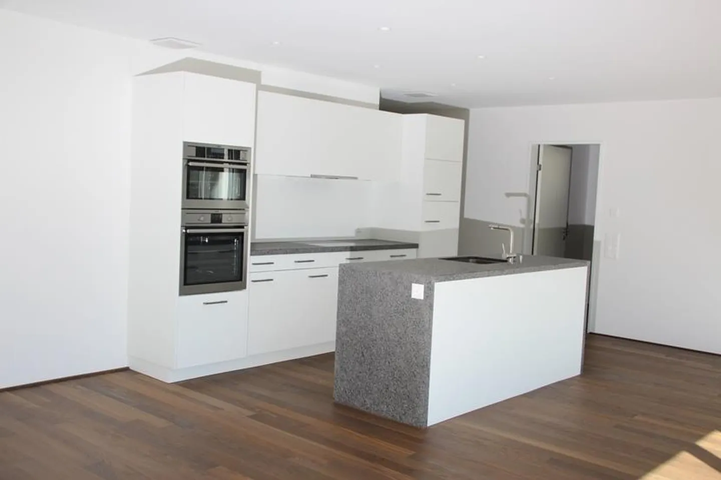 Stylish 4 1/2-room apartment for rent in the Compogna II development - Photo 2 of 8