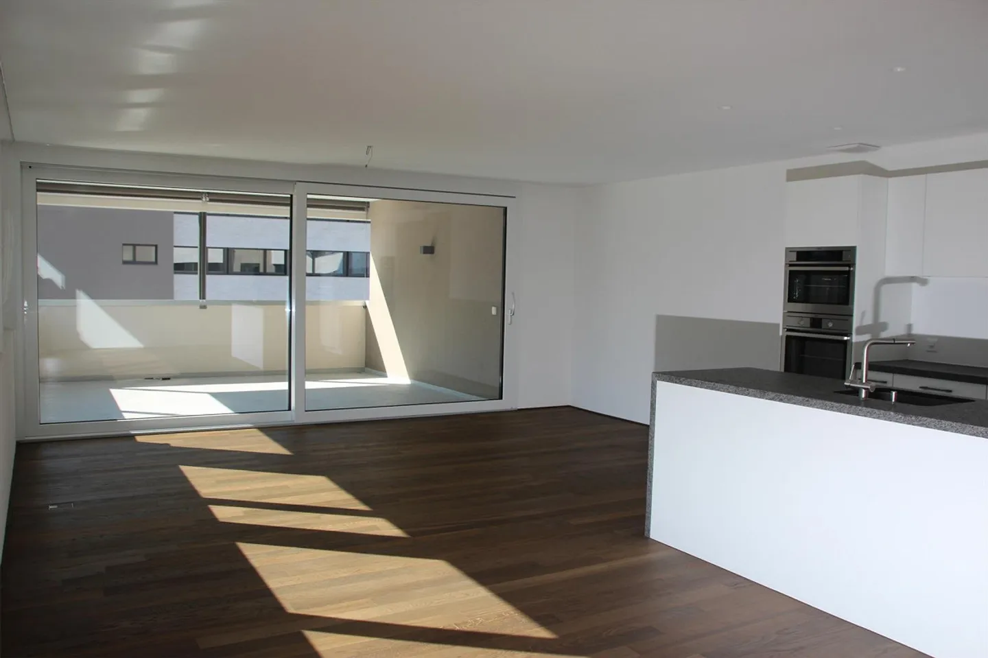 Stylish 4 1/2-room apartment for rent in the Compogna II development - Photo 3 of 8