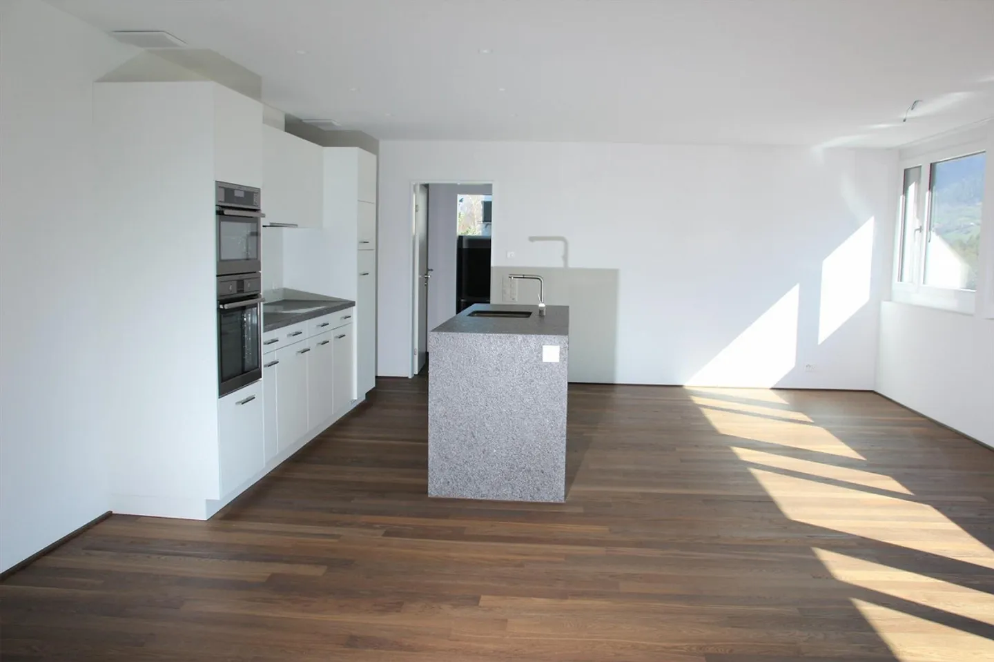 Stylish 4 1/2-room apartment for rent in the Compogna II development - Photo 4 of 8