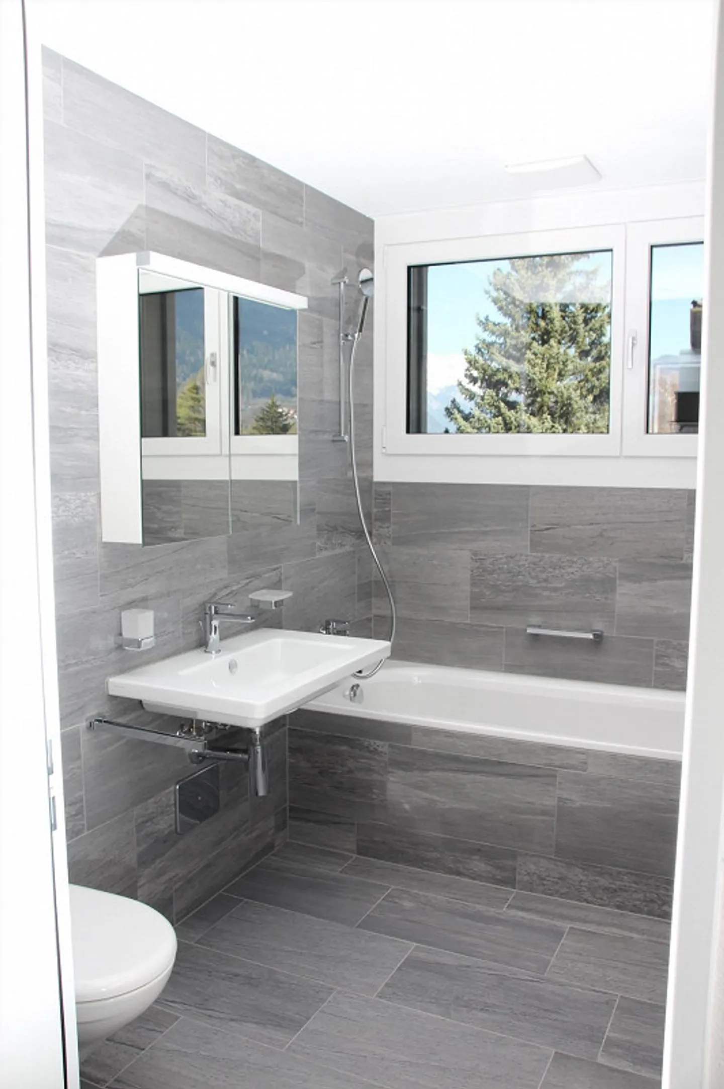 Stylish 4 1/2-room apartment for rent in the Compogna II development - Photo 7 of 8