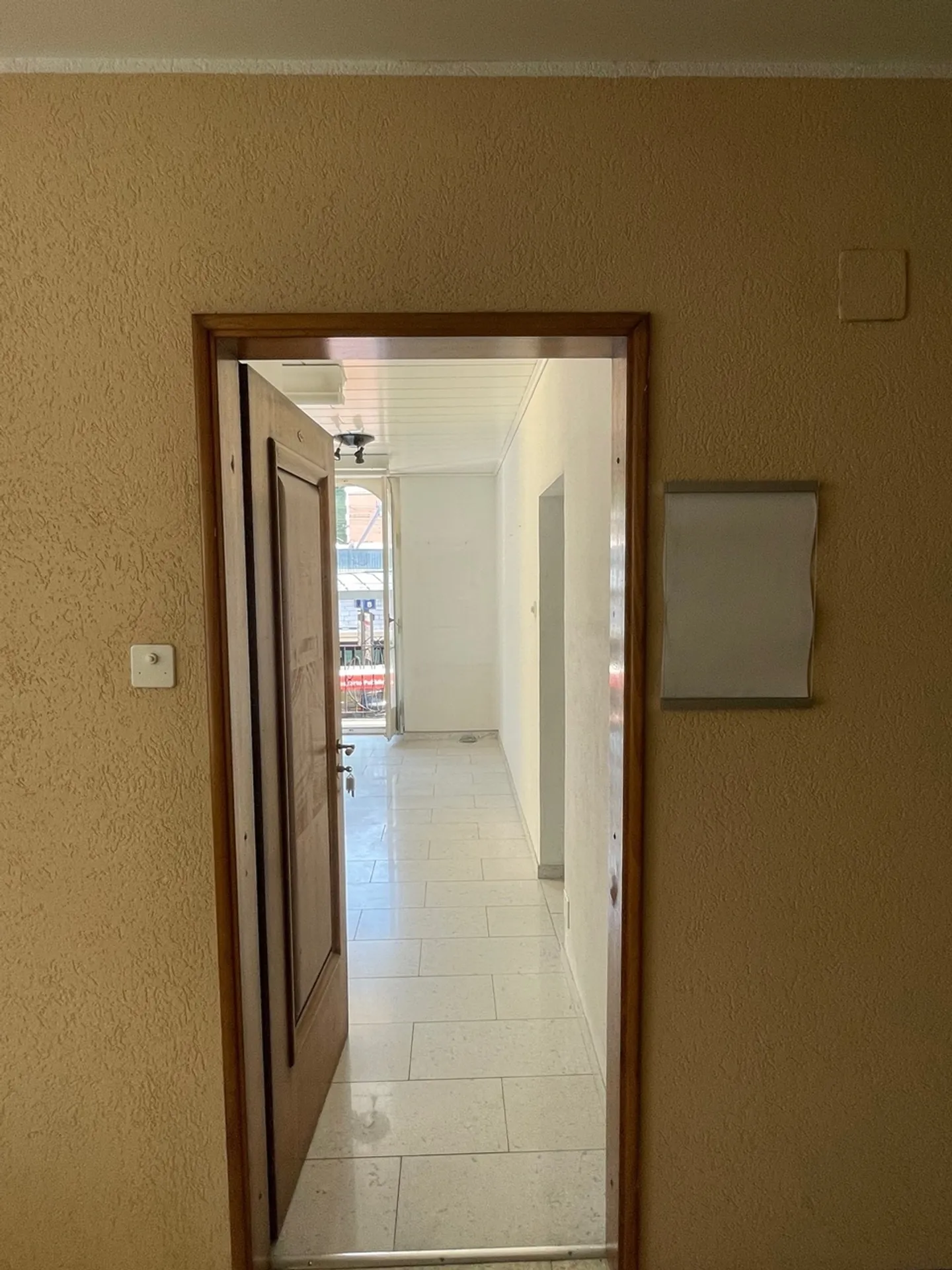 IHRE GEWERBLICHE FLÄCHE IM HERZEN VON BELLINZONA - Foto 4 von 10