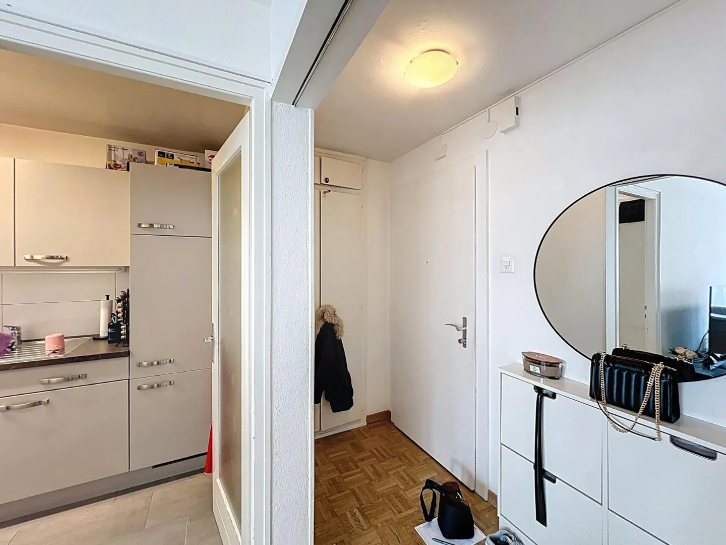 2.5 stanze con balcone a Crissier - Foto 3 di 9