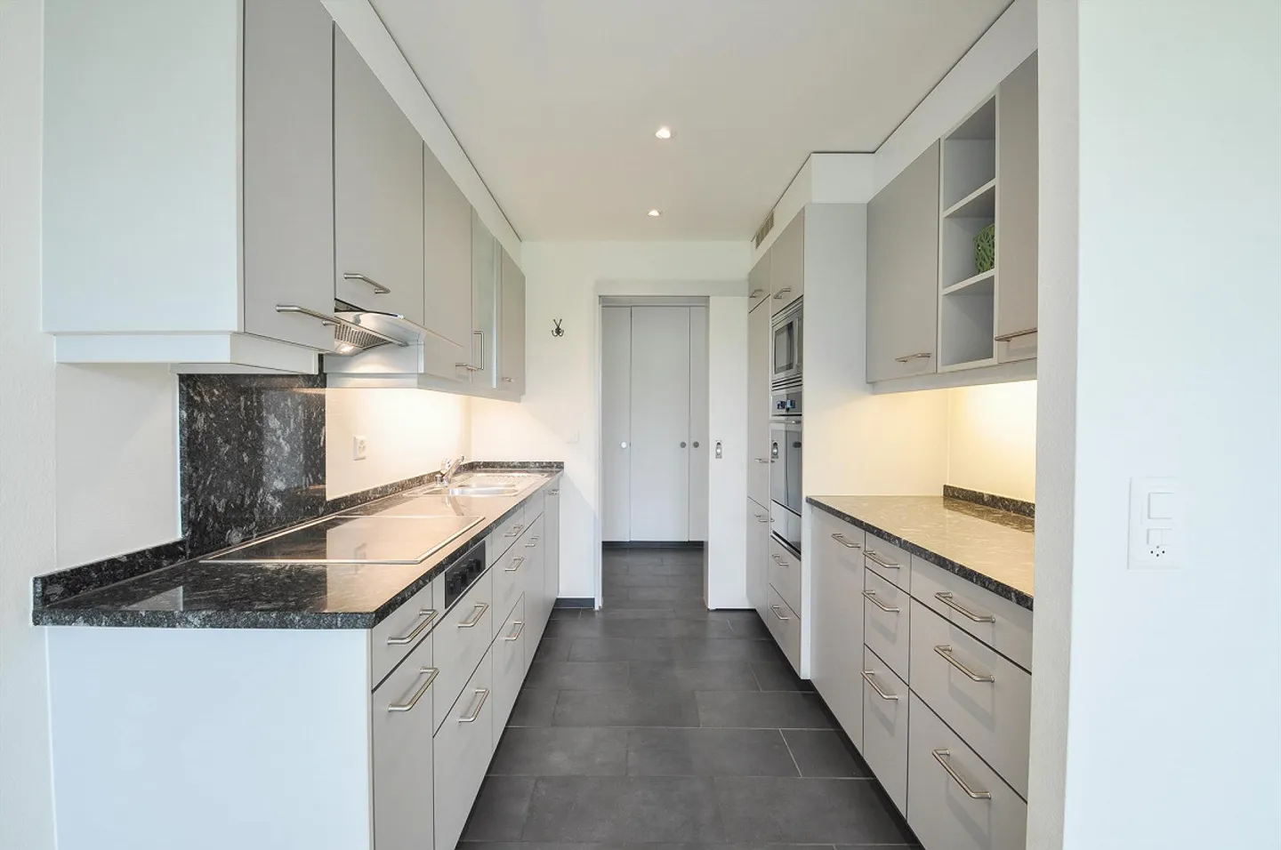 Moderne 4 1/2 Zimmerwohnung 1.OG - Foto 3 von 14