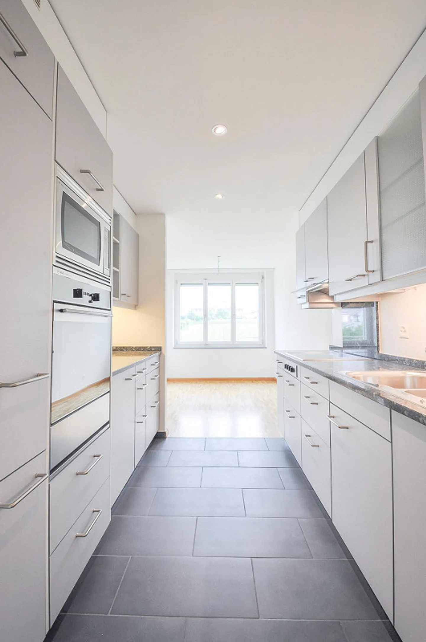 Moderne 4 1/2 Zimmerwohnung 1.OG - Foto 4 von 14