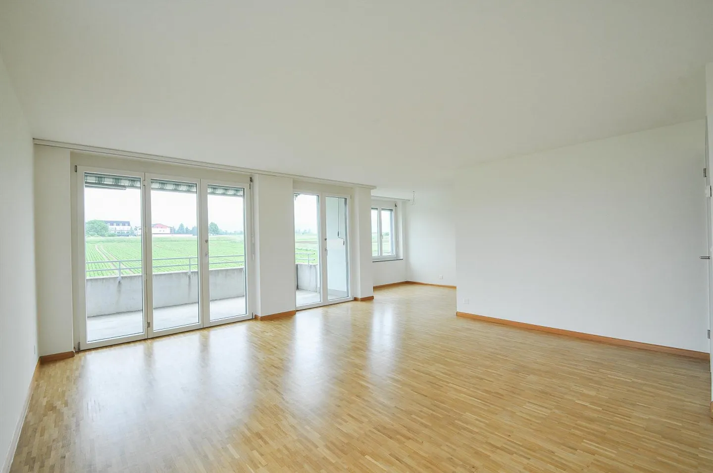 Moderne 4 1/2 Zimmerwohnung 1.OG - Foto 5 von 14