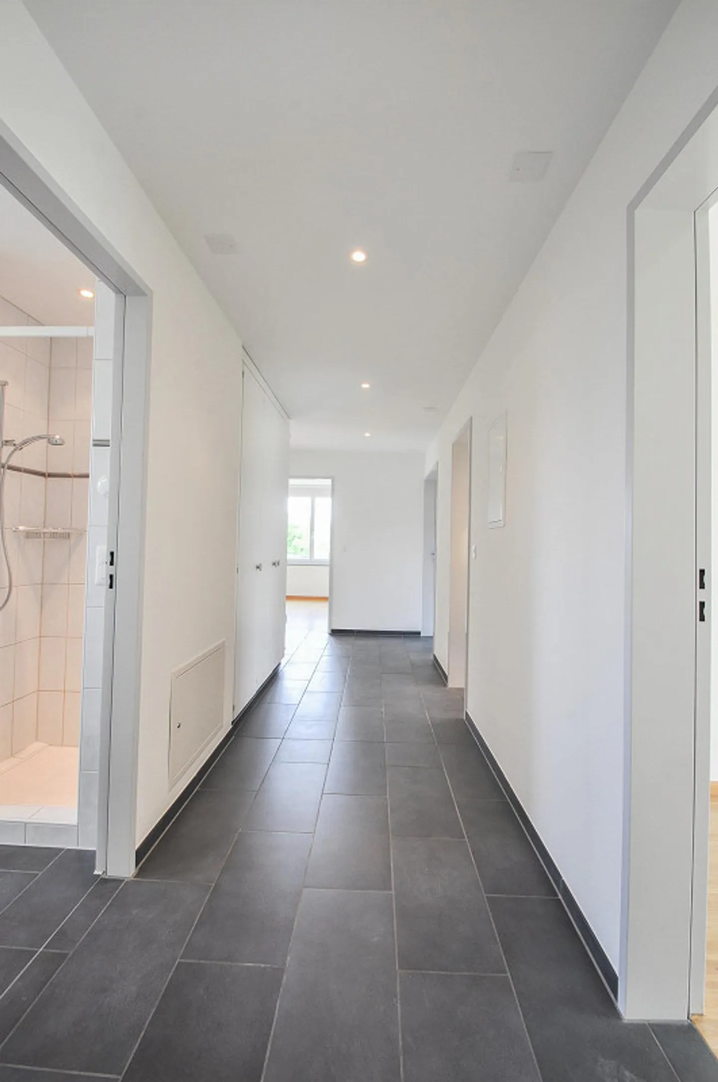 Moderne 4 1/2 Zimmerwohnung 1.OG - Foto 13 von 14