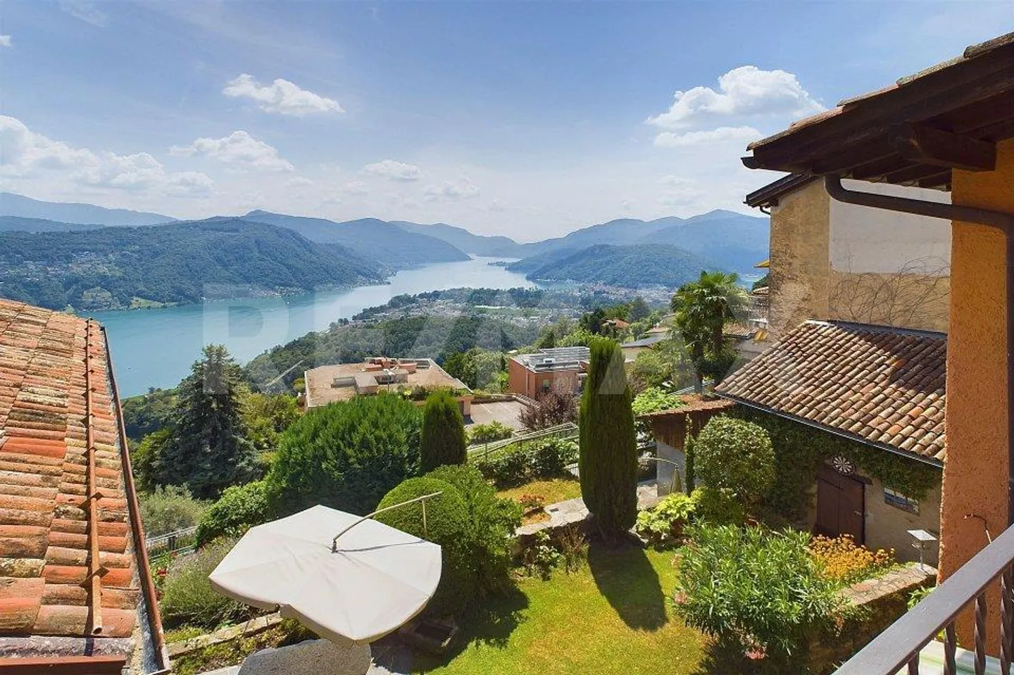 Casa 7 stanze - Foto 1 di 13