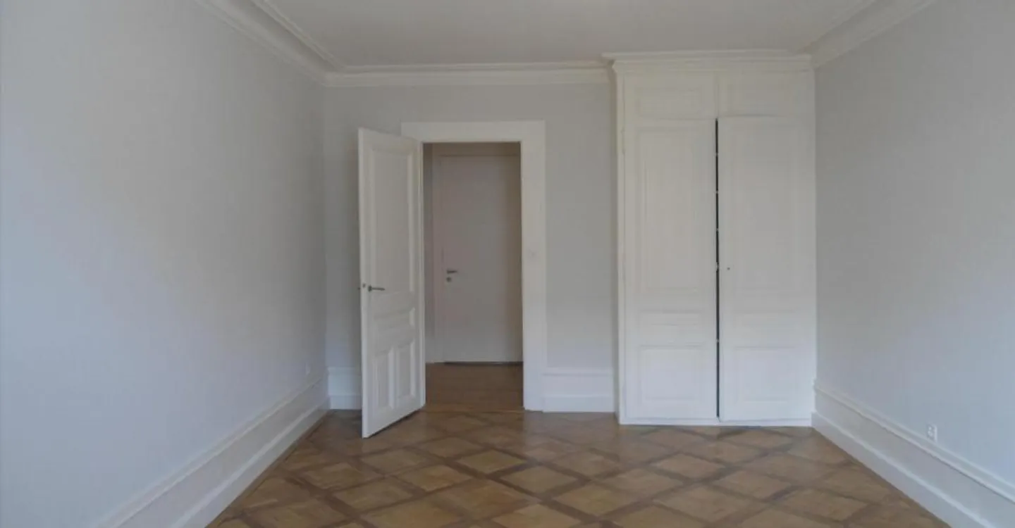 Spazioso appartamento di 4 stanze all'ultimo piano, vicino al quartiere bancario - Foto 8 di 10
