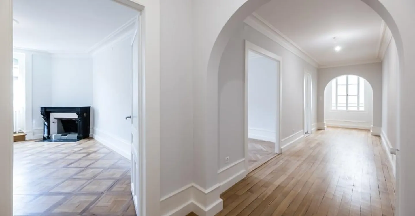 Spazioso appartamento di 4 stanze all'ultimo piano, vicino al quartiere bancario - Foto 9 di 10