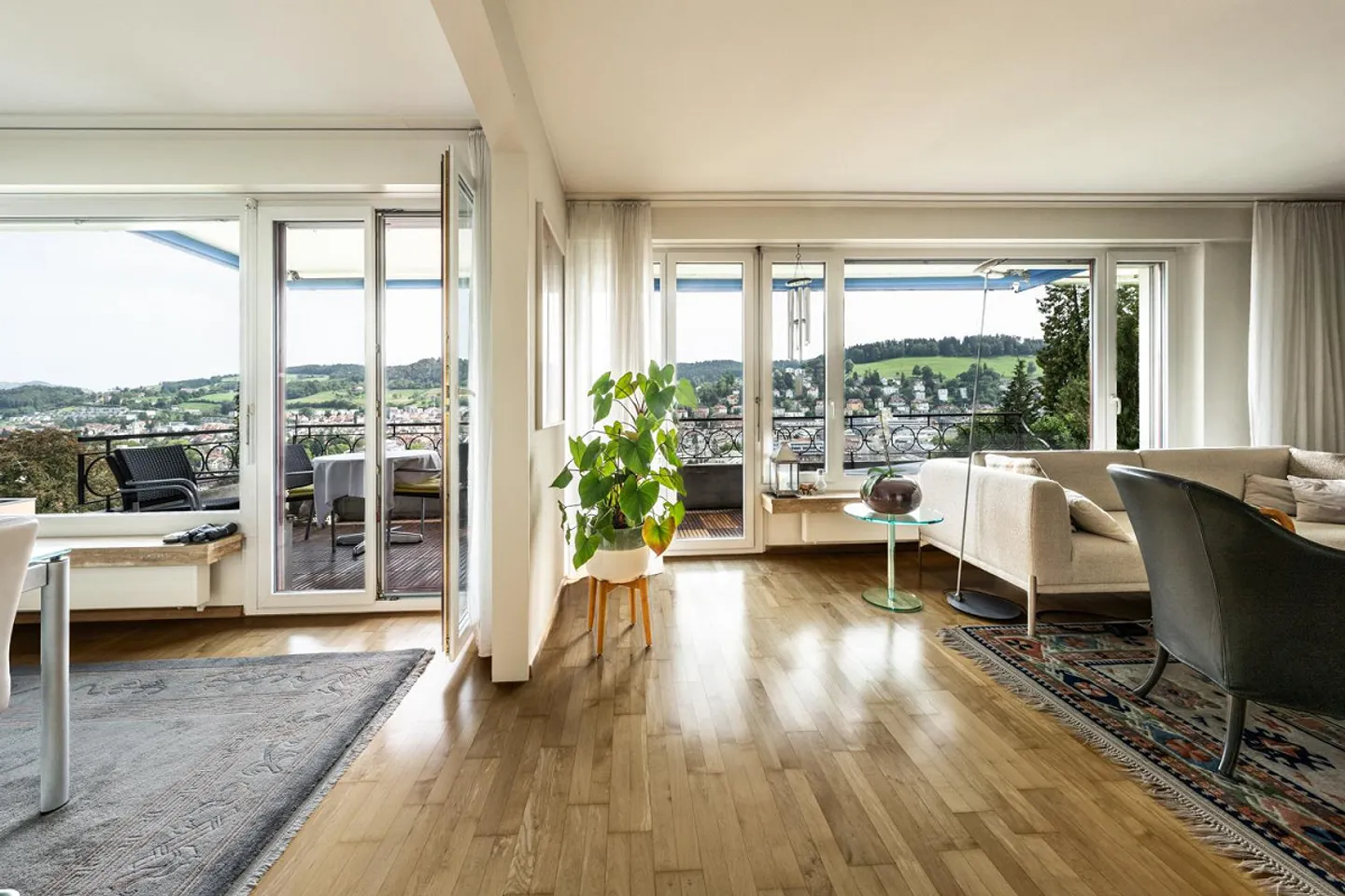 Helle Wohnung mit atemberaubendem Blick - Foto 2 von 29