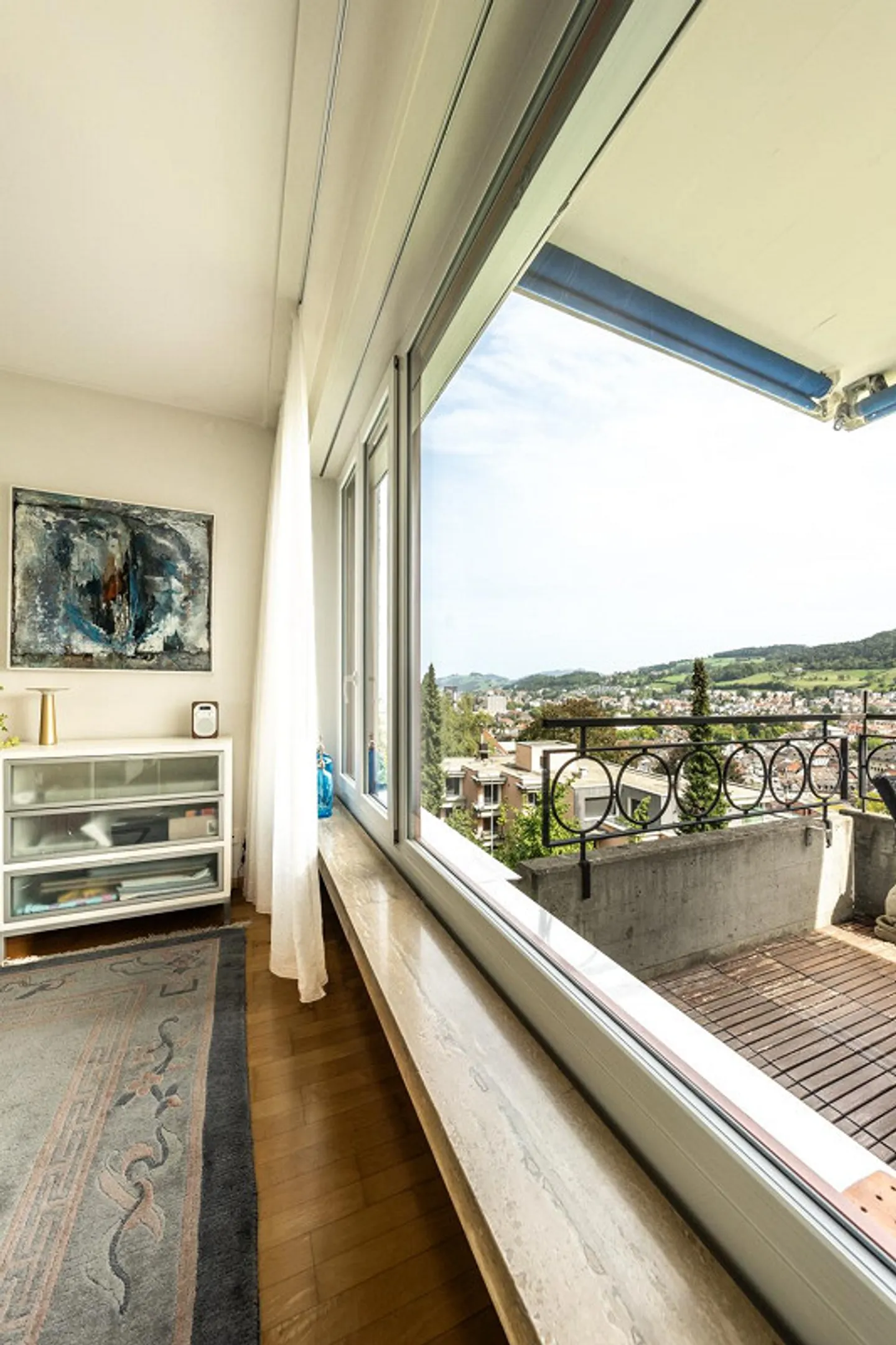 Helle Wohnung mit atemberaubendem Blick - Foto 4 von 29