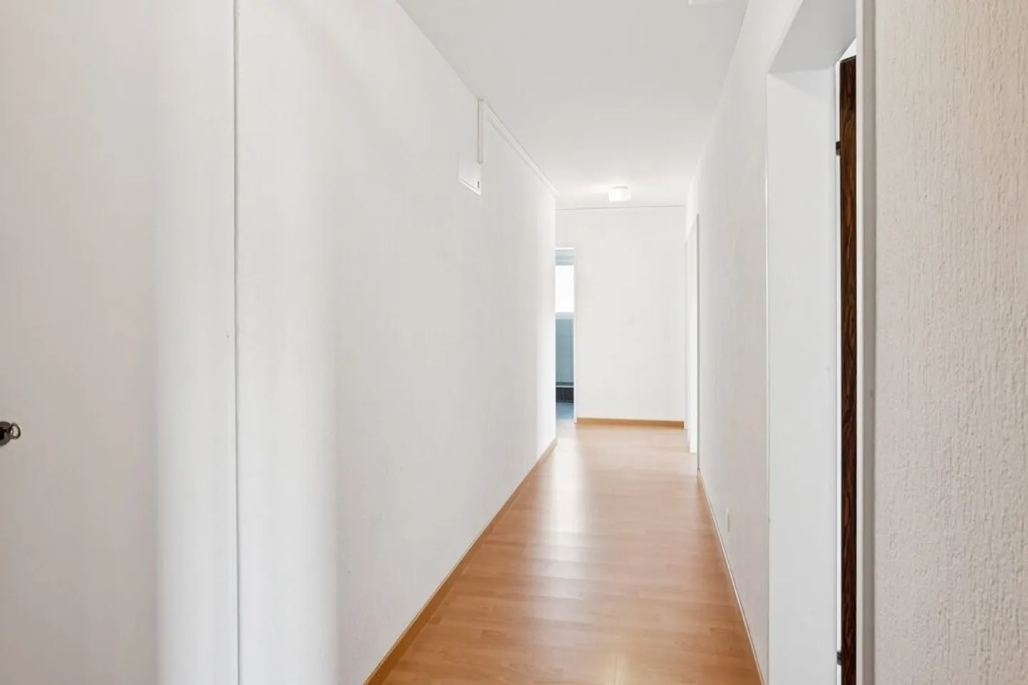 Appartement lumineux et spacieux de 3,5 pièces au centre d'Uster - Photo 2 sur 7