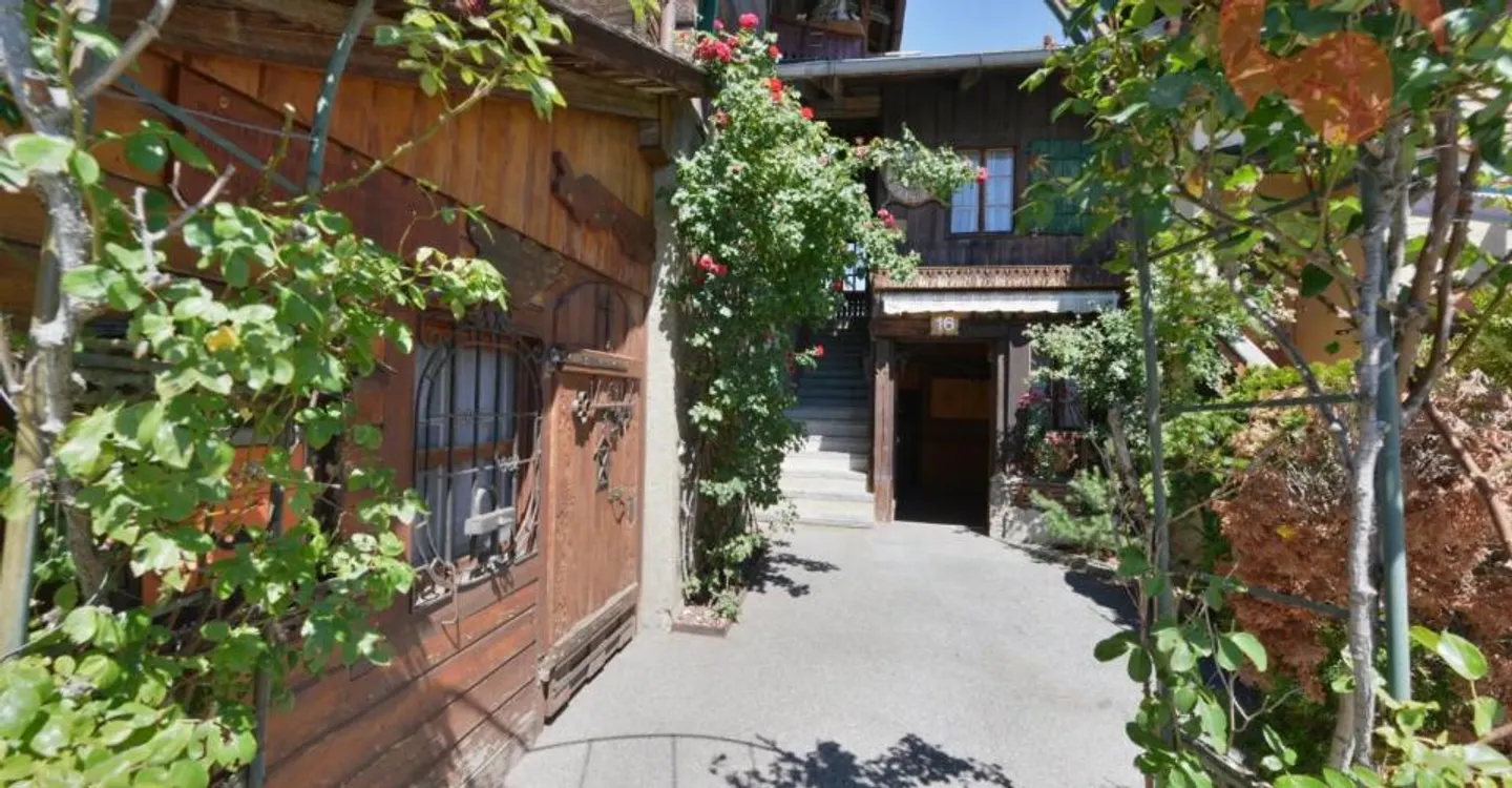 Autentica casa di villaggio con grande potenziale, garage e carnotzet - Foto 1 di 12