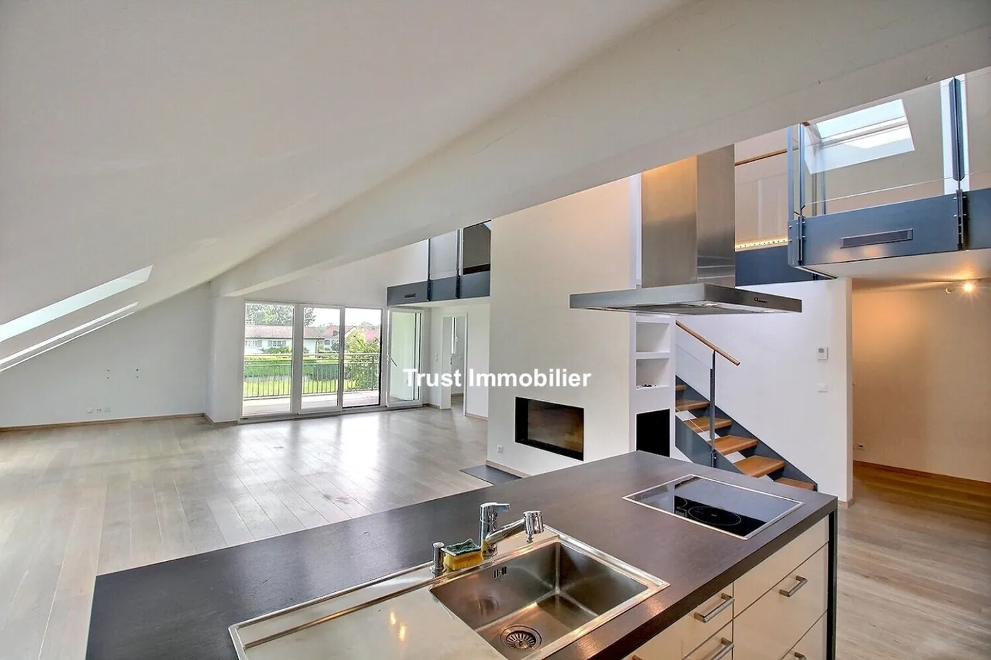 Spacious Modern Apartment with Jura View, 10 Minutes from Nyon - Photo 1 of 16