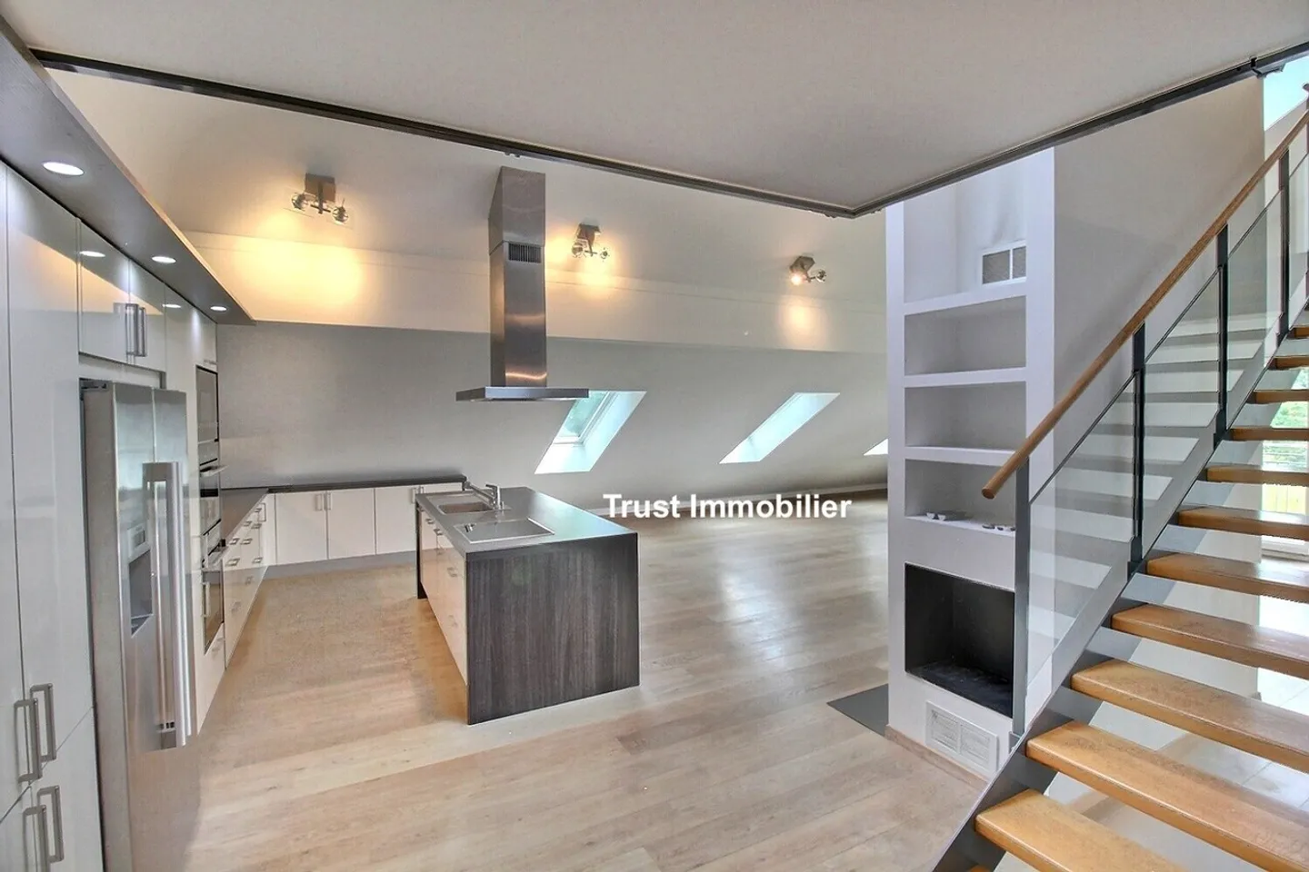 Spacious Modern Apartment with Jura View, 10 Minutes from Nyon - Photo 3 of 16