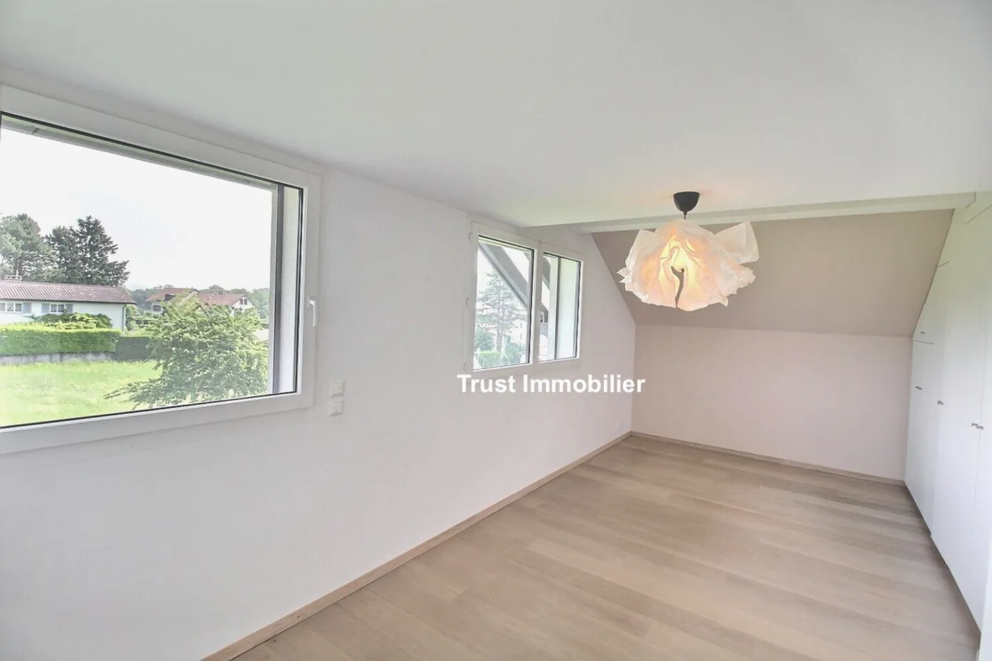 Spacious Modern Apartment with Jura View, 10 Minutes from Nyon - Photo 8 of 16