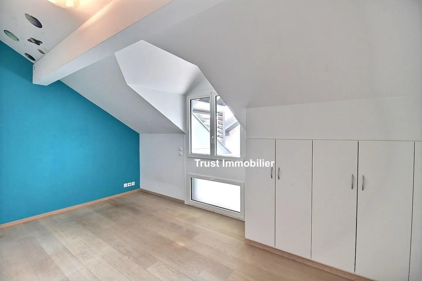 Spacious Modern Apartment with Jura View, 10 Minutes from Nyon - Photo 10 of 16